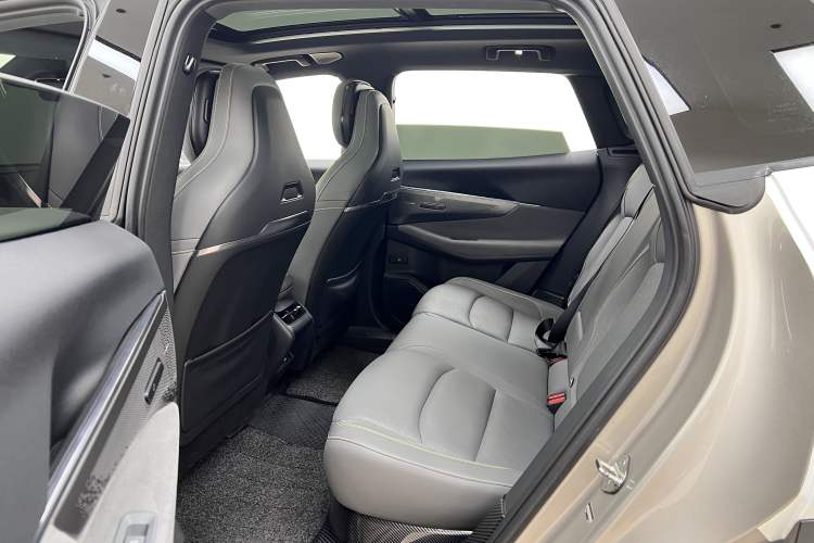 Used Lynk & Co 08 EM-P 2023 245km Ultra-Long Range Halo