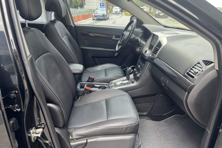 Used Chevrolet Captiva 2014 2.4L 4x4 Flagship Edition 7 Seats
