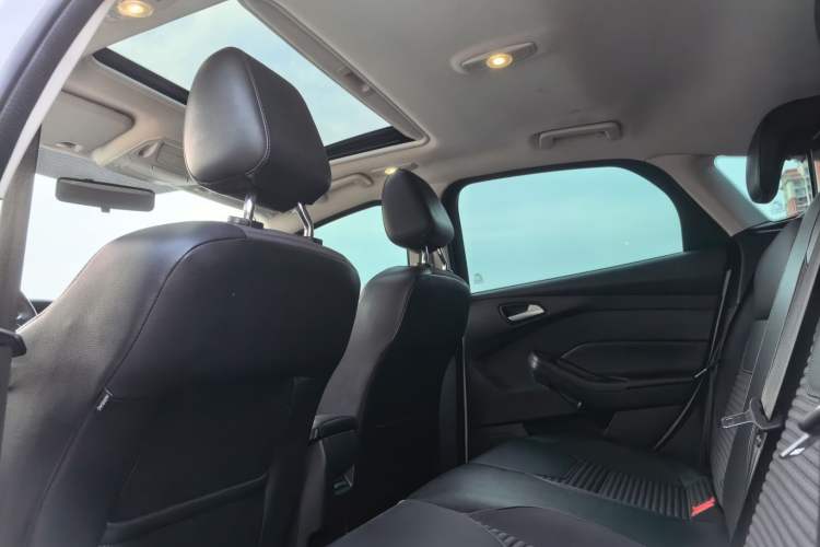 Used Ford Focus 2018 Hatchback Classic 1.6L Automatic Trendy SmartDrive Edition Headliner