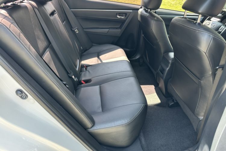 Used Toyota Corolla 2016 Dual-Engine 1.8L E-CVT Luxury Edition Interior 7