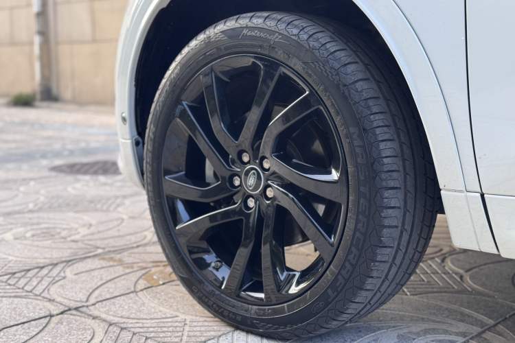 Used Land Rover Discovery Sport 2019 240 PS SE Dynamic Version China VI Standard
