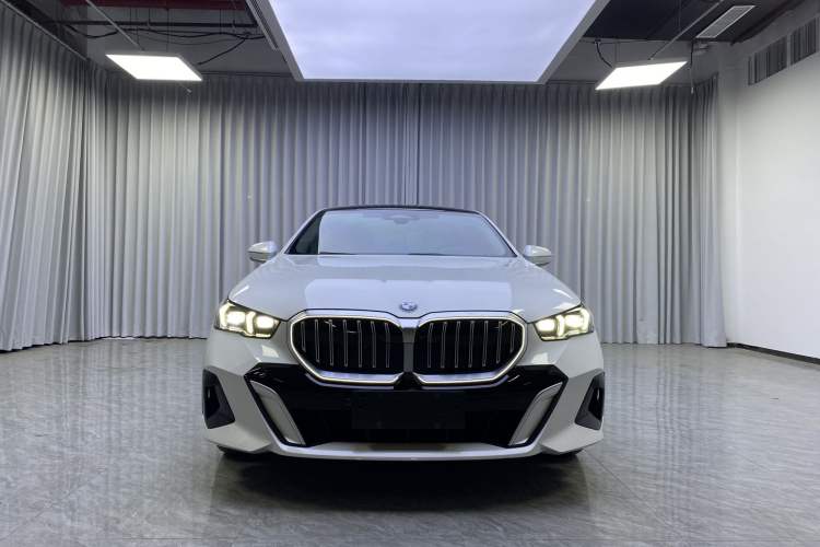 Used BMW 5 Series 2024 530Li Leading Model M Sport Package Exterior 5