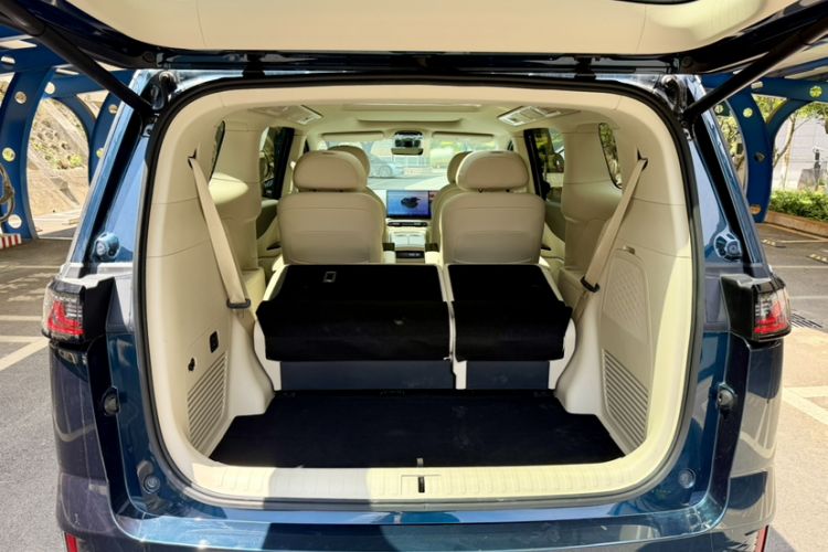 Used VOYAH Dream 2025 PHEV Four-Wheel Drive Excellence Kunpeng Edition
