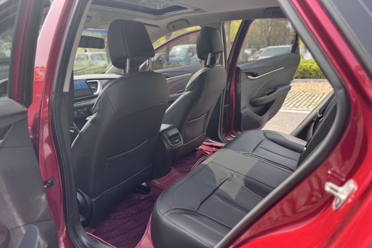 Used Buick GT 2018 18T Automatic Elite Model Interior 4