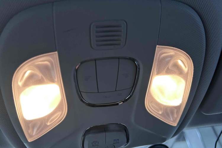 Used Jeep Compass 2017 200T Automatic Family Edition Interior 9