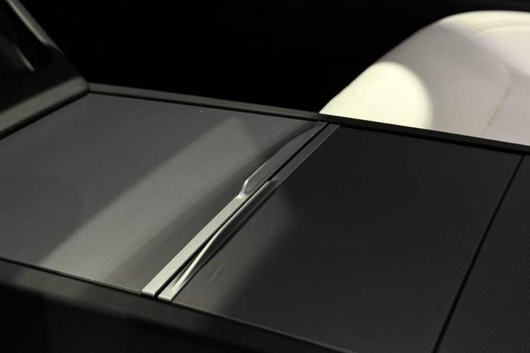 Used Tesla Model 3 2023 Long-Range All-Wheel-Drive Version Interior 10