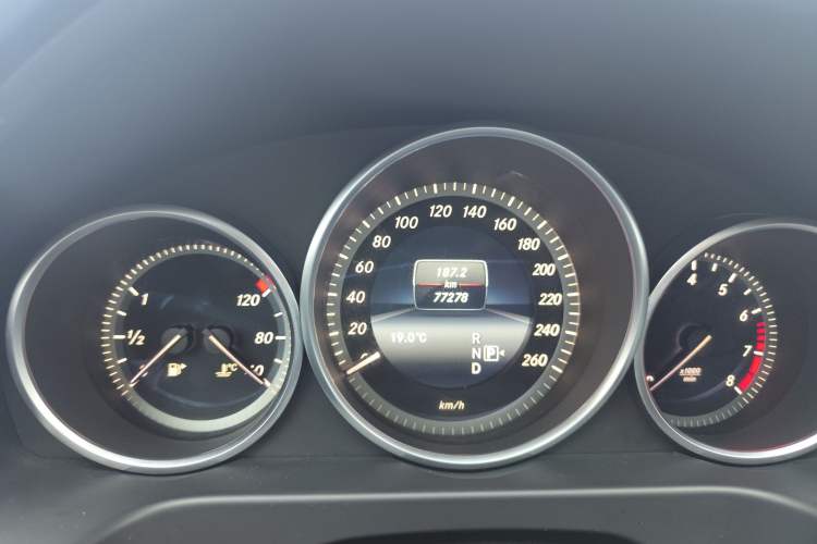 Used Mercedes-Benz E-Class 2015 Facelift E 200 L
