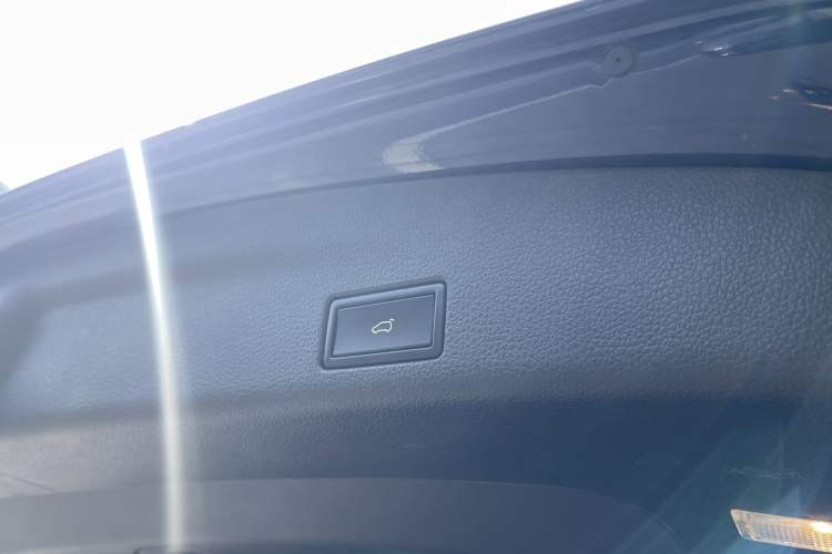 Used Volkswagen Sharan 2018 Revised Version 380TSI Comfort Edition 7-Seater
