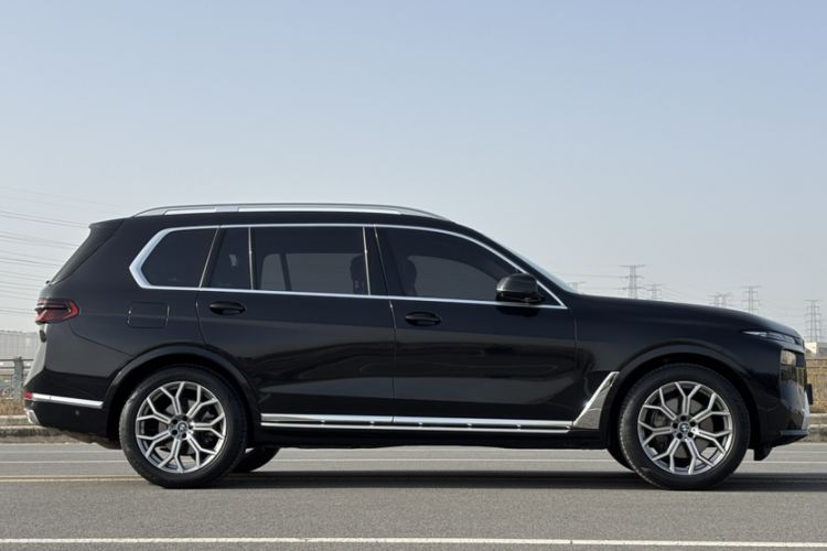 Used BMW X7 2023 xDrive40i Luxury Package with Leading Features