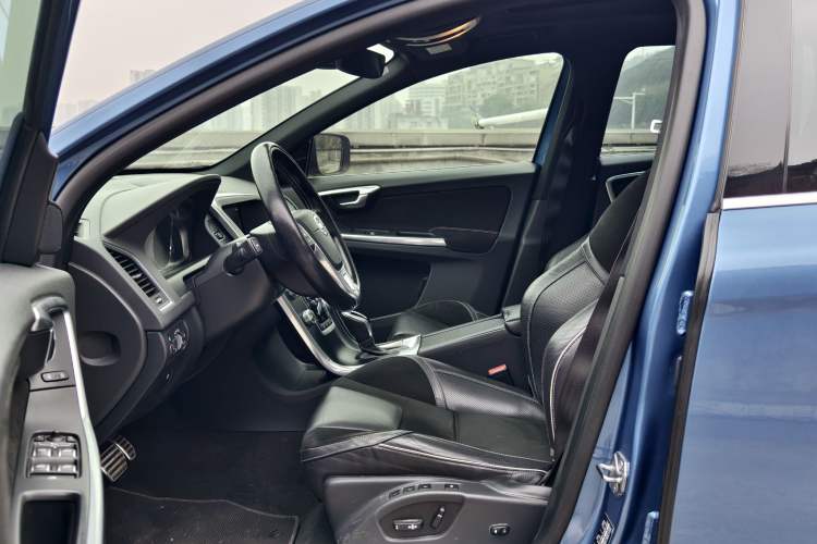 Used Volvo XC60 2017 T5 AWD Personalized Sport Upgrade Edition