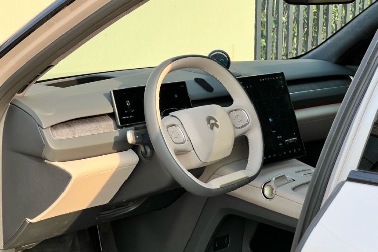 Used Nio ES8 2023 75 kWh Executive Edition
