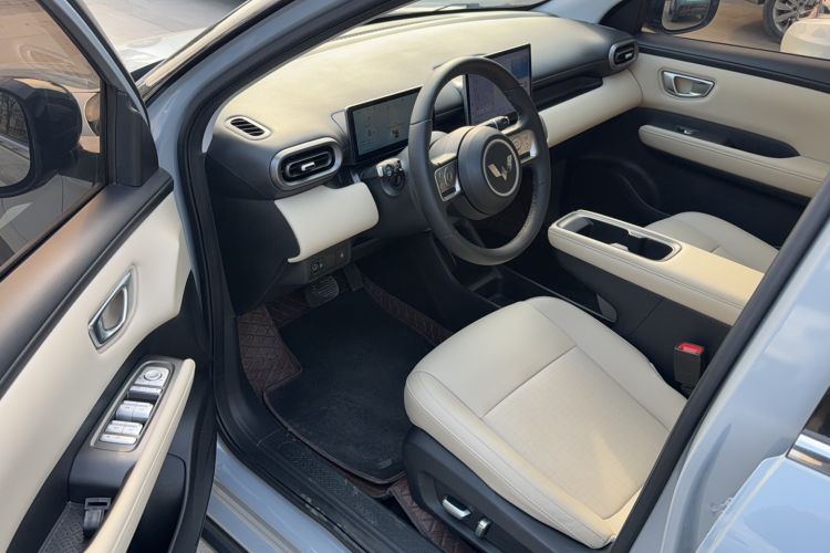 Used Wuling Bingo PLUS 2024 330 km Range Five-Seater Version
