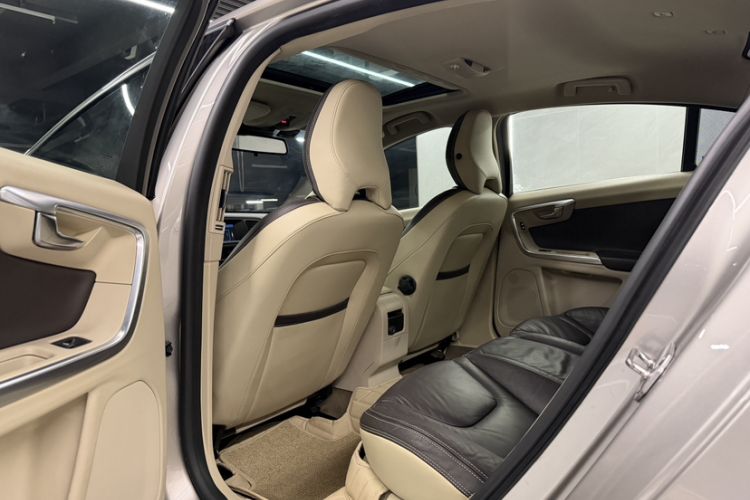 Used Volvo S60 2014 S60L 2.0T Zhiyuan Edition
