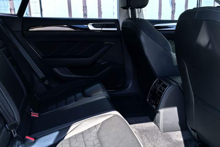 Used Volkswagen FAW-Volkswagen CC 2023 380TSI Striking Edition Interior 5