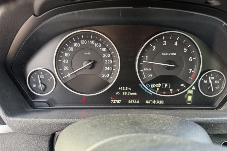 Used BMW 3 Series GT 2018 320i Sport Edition Odometer Close Up