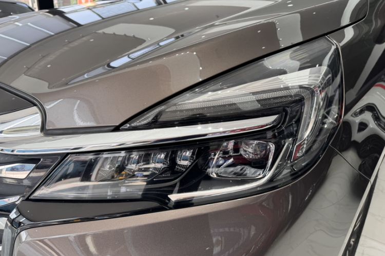 Used Buick GL8 2023 Land Executive Class Smart Enjoyment Model
