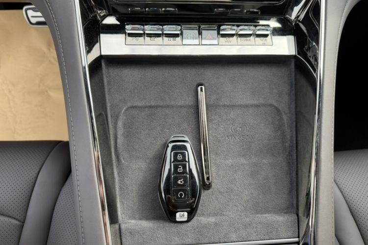 Used Denza Z9 2024 1100 km All-Wheel-Drive Ultra Version