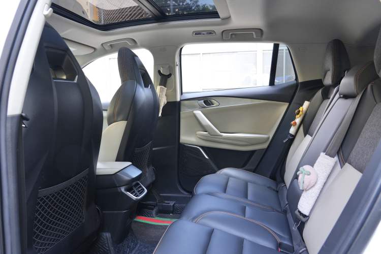 Used Lynk & Co 06 EM-P 2022 PHEV 84 km Range Pro Version Interior 4