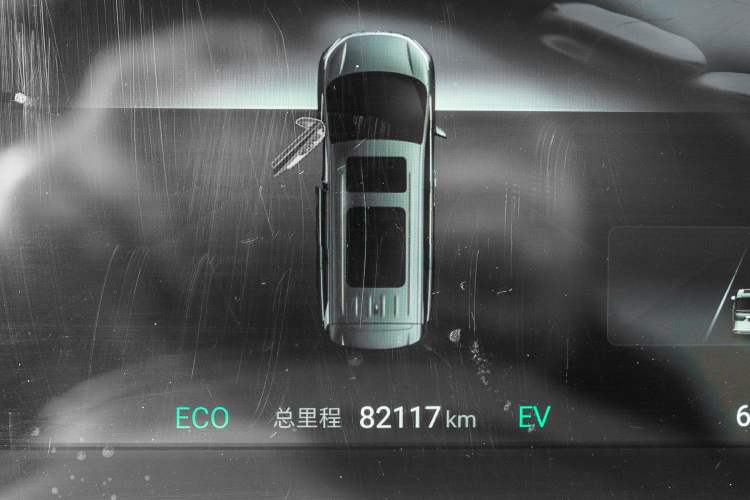 Used Denza D9 2022 DM-i 970 Four-Wheel Drive Prestige Model Odometer Close Up