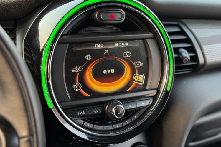 Used MINI 2014 1.5T COOPER Fun Interior 2