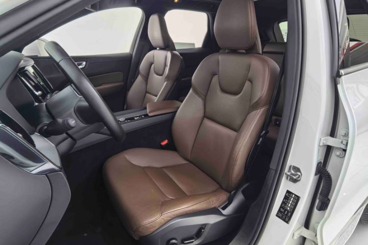 Used Volvo XC60 2021 T5 4x4 Smart Luxury Edition Interior 4