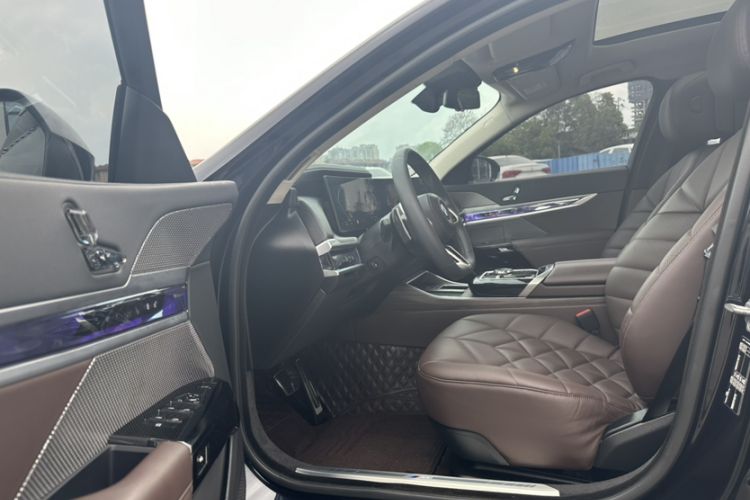 Used BMW 7 Series 2023 735Li M Sport Package Interior 3