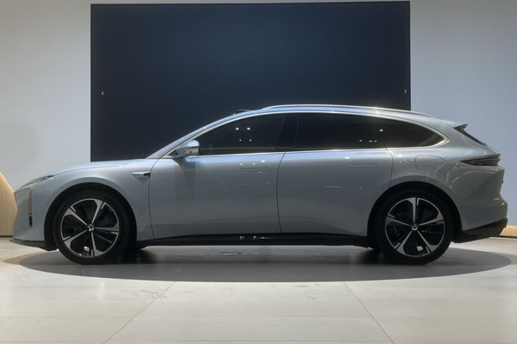 Used Nio ET5T 2025 75 kWh Touring Exterior 4