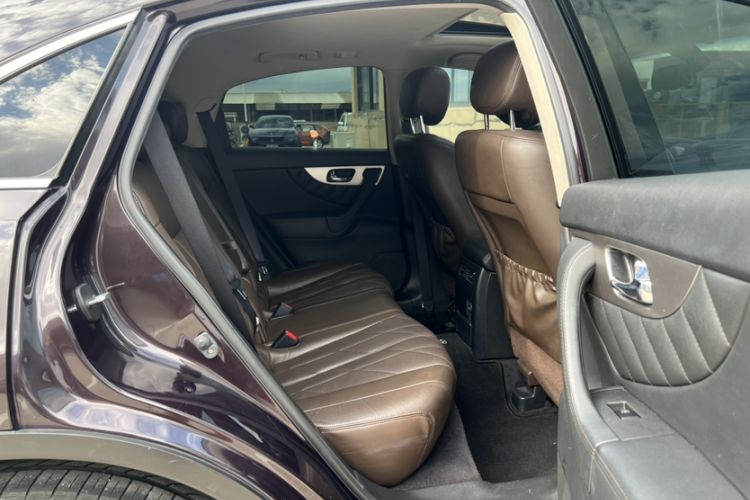 Used Infiniti QX70 2013 3.7L Standard Edition