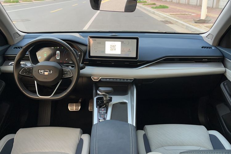 Used Geely Auto Preface 2023 2.0TD Prestige Version Center Console