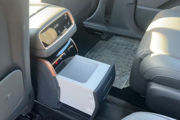 Used Dongfeng eπ eπ008 2024 210Max Range-Extended Version 6 Seats
