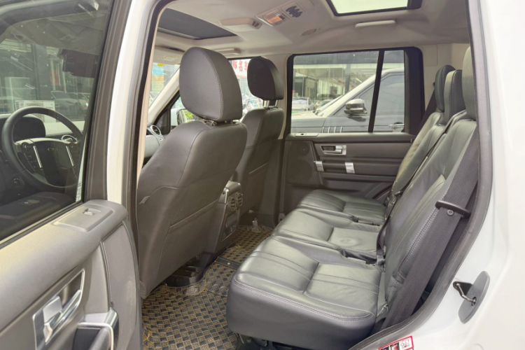 Used Land Rover Discovery 2015 3.0 SC V6 HSE Interior 3