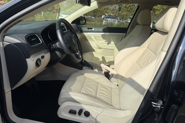 Used Volkswagen Golf 2011 1.4 TSI Luxury Touring Edition