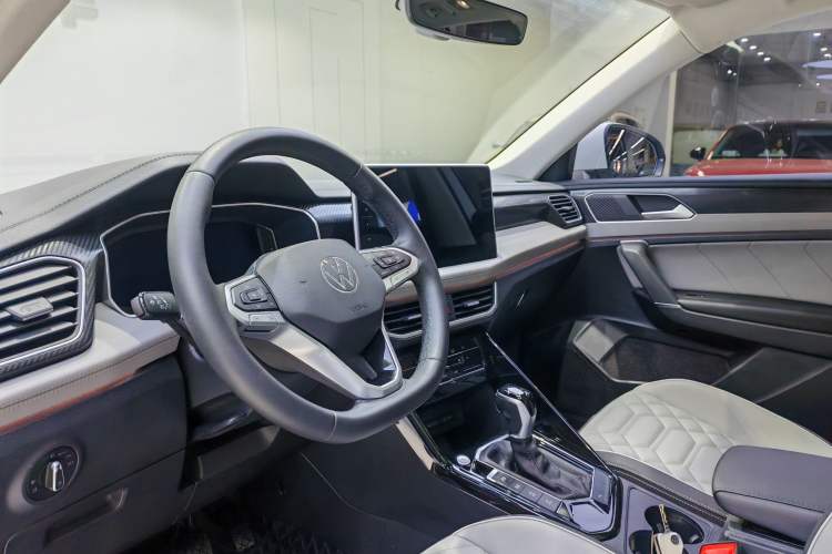 Used Volkswagen Tayron 2024 300TSI Two-Wheel-Drive Luxury Plus Advanced Version Interior 2