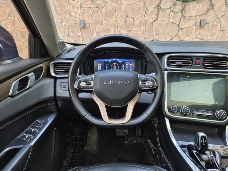 Used Lynk & Co 01 2017 2.0T Two-Wheel Drive Pro Edition — 36