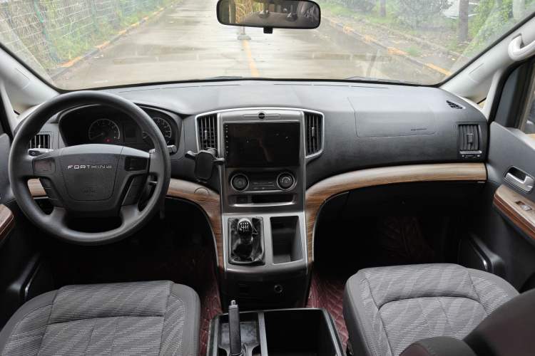 Used FORTHING Lingzhi PLUS 2022 Travel Edition 2.0L Manual Comfort Version 7 Seats
