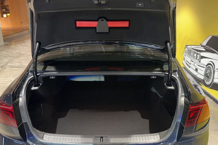 Used Volkswagen Magotan 2023 2 Million Units Commemorative Edition 330TSI DSG Luxury Version Trunk