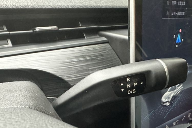 Used NETA V 2021 Long-Range Entertainment Edition Upgrade Model Gear Lever