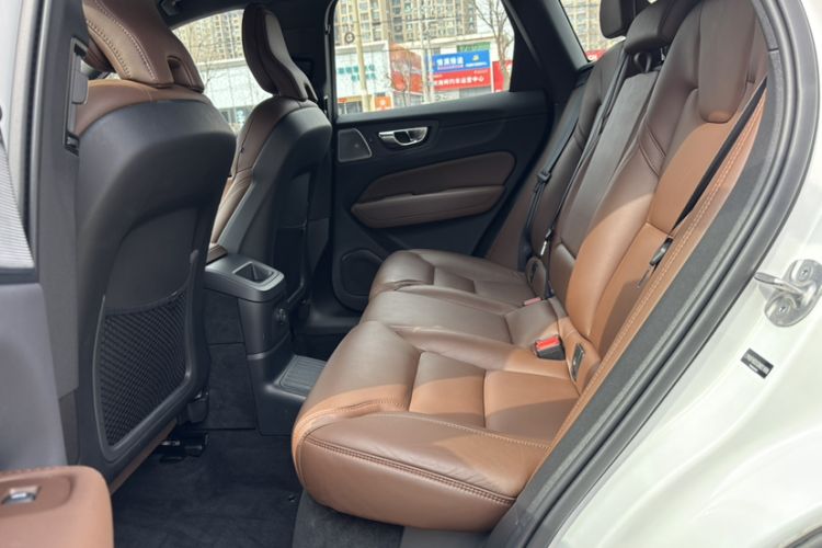 Used Volvo XC60 New Energy 2025 Plug-in Hybrid Long-Range All-Wheel Drive Smart Luxury Edition Interior 2