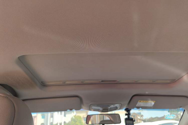 Used Roewe 360 2015 1.5L Automatic Luxury Edition
