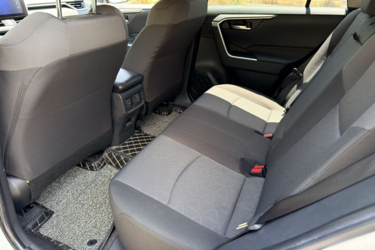 Used Toyota RAV4 2022 2.0L CVT 4x4 Fashion Edition Interior 11