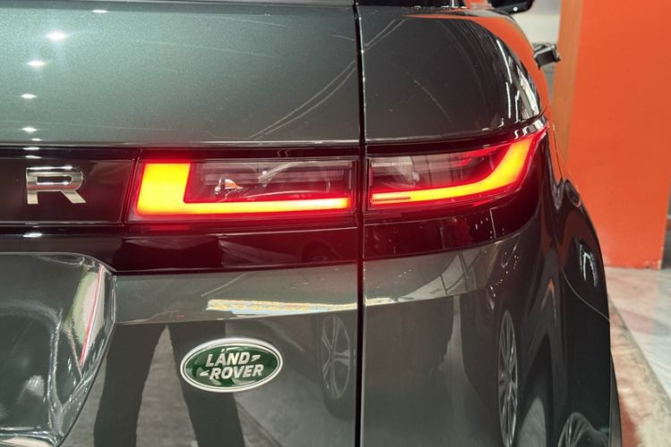 Used Land Rover Range Rover Evoque 2024 Aurora L 249 PS Prestige Light-Chasing Edition
