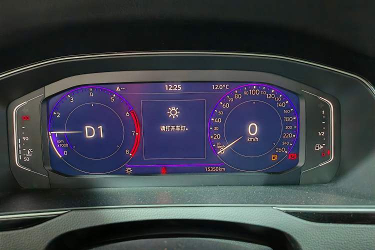 Used Volkswagen Magotan 2024 2 Million Units Zhongxiang Version 330TSI DSG Luxury Edition Odometer Close Up