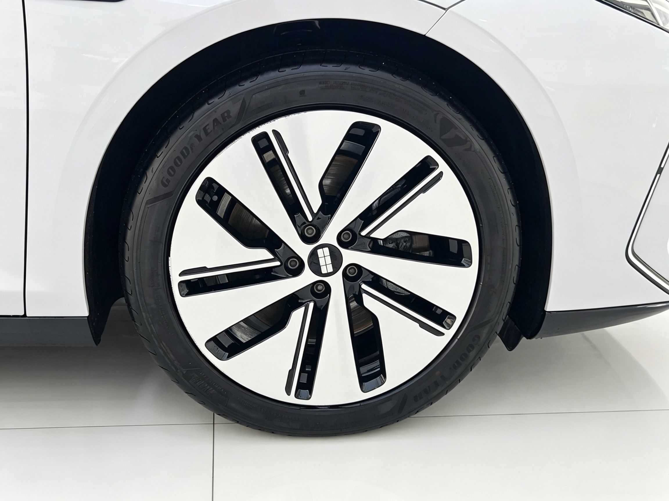 Geely Galaxy E8 2024 550 km Range Rear-Drive MAX — снимка 17