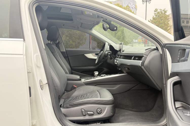 Used Audi A4L 2019 40 TFSI Fashion Edition China VI Emission Standard
