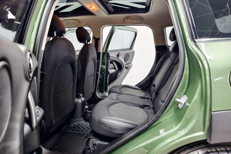 Used MINI Countryman 2016 1.6T COOPER ALL4 Fun Equipment Enthusiast Interior 4