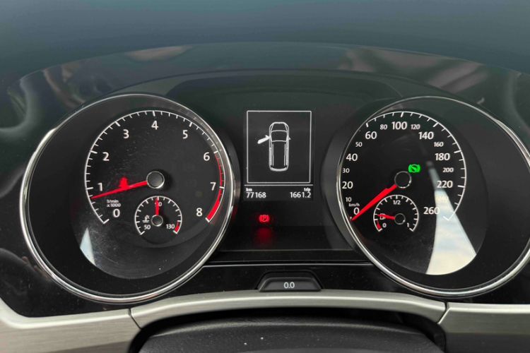 Used Volkswagen Touran 2016 Volkswagen Touran L 280TSI DSG Comfort Edition Odometer Close Up