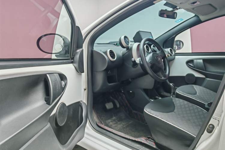 Used BYD F0 2015 1.0L AMT XuanKu Model Interior 5