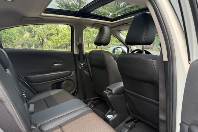 Used Honda Vezel 2020 1.5L CVT Pioneer Edition Interior 9