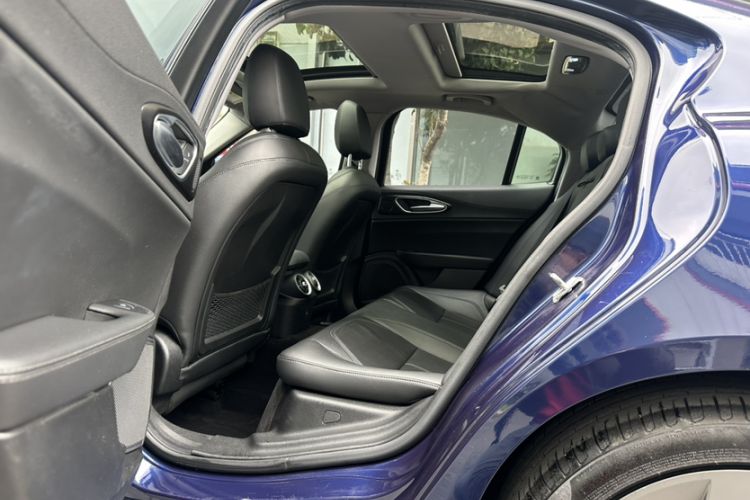 Used Alfa Romeo Giulia 2017 2.0T 280HP Luxury Edition
