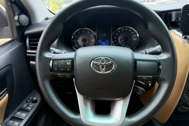 Used Toyota Fortuner 2016 2.7L Middle East Version Interior 12
